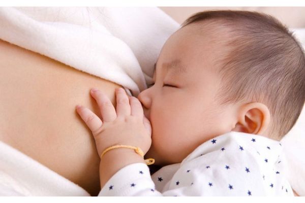 Các kỹ thuật khi nuôi con bằng sữa mẹ