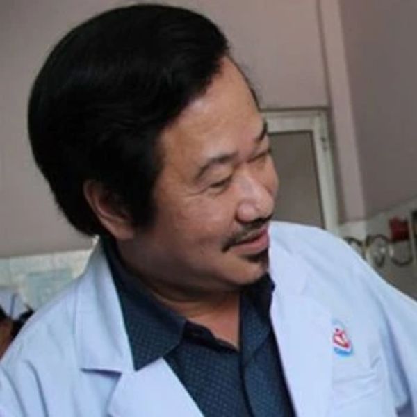 Bác sĩ Phạm Ngọc Chất nhận điều trị bệnh nhân viêm tai giữa đa dạng các lứa tuổi 